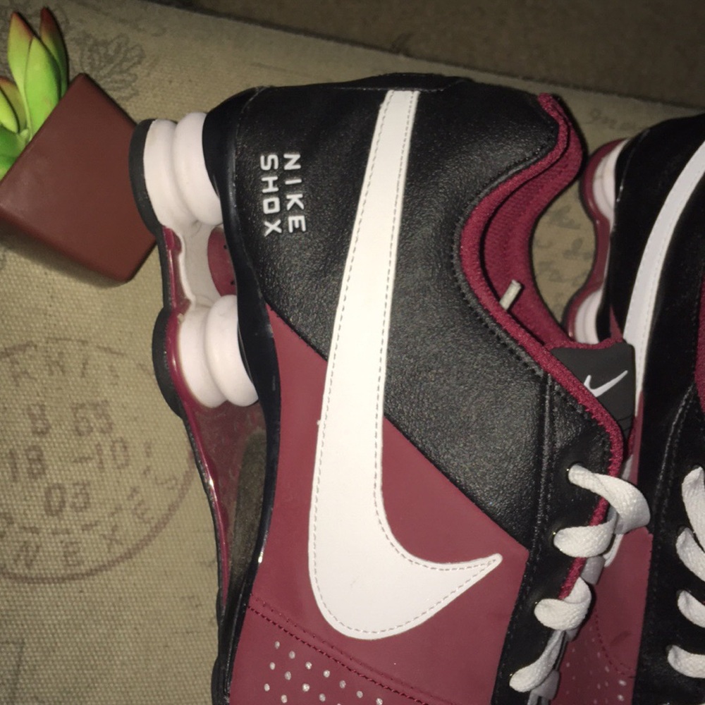 SOLD!! Nike Athletic Shoes - Picture 4 of 5